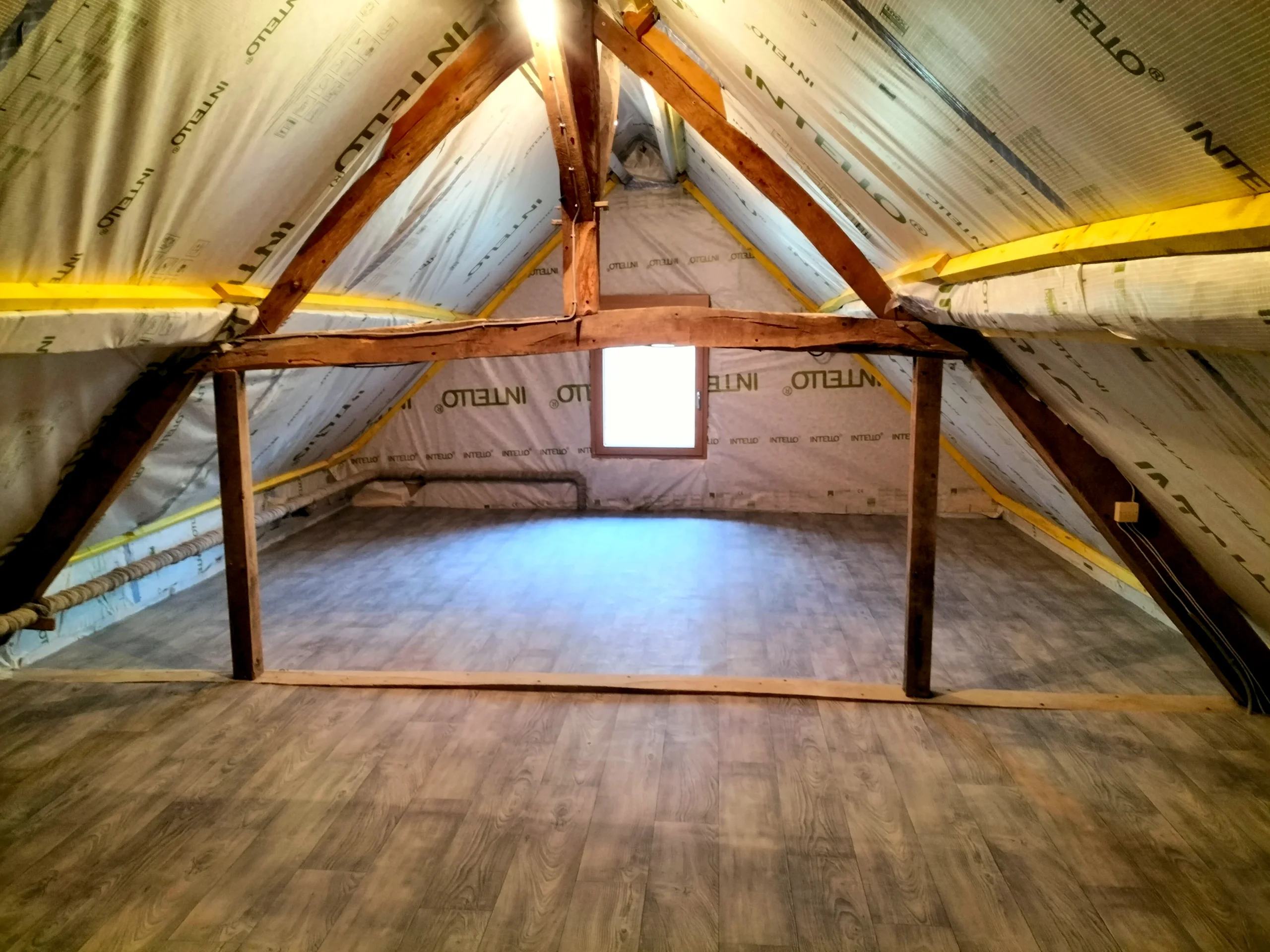 Rénovation d’un grenier inutilisé dans les Alpes Mancelles